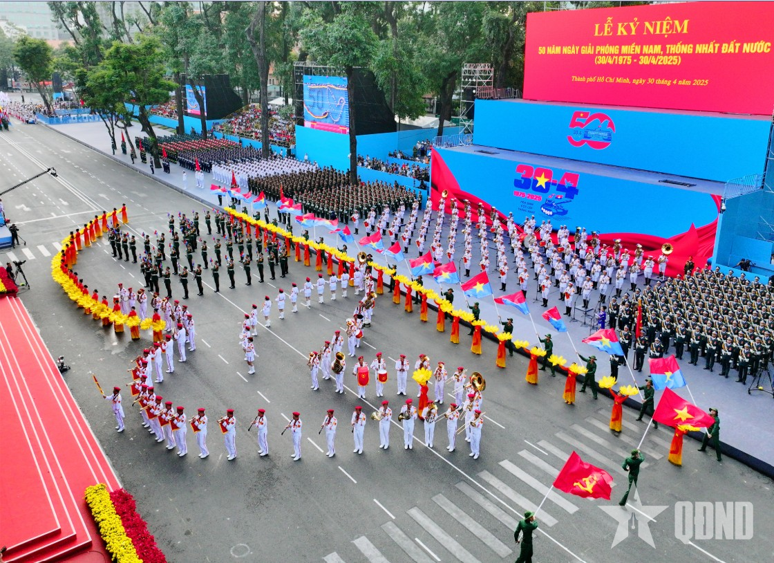 Vinh quang thành phố rực rỡ tên vàng
